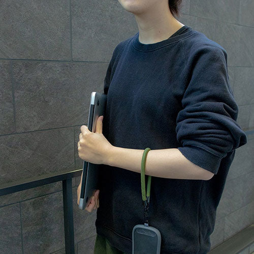 LEPLUS NEXT スマートフォン 汎用 ハンドストラップ WRISTY MULTI STRAP 太丸紐タイプ カーキ LN-HS04CA